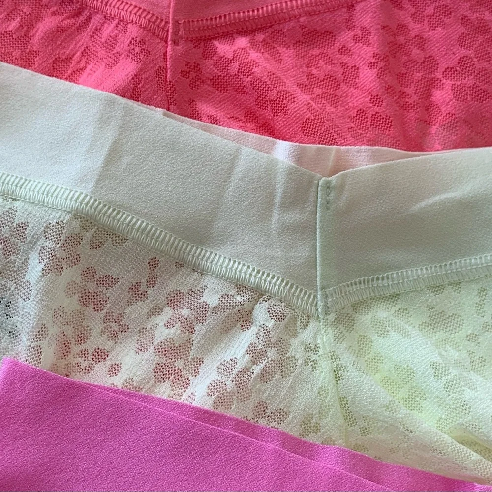 🌸New🌸 3pk Victoria’s Secret thong panty lot S new - Picture 2 of 7